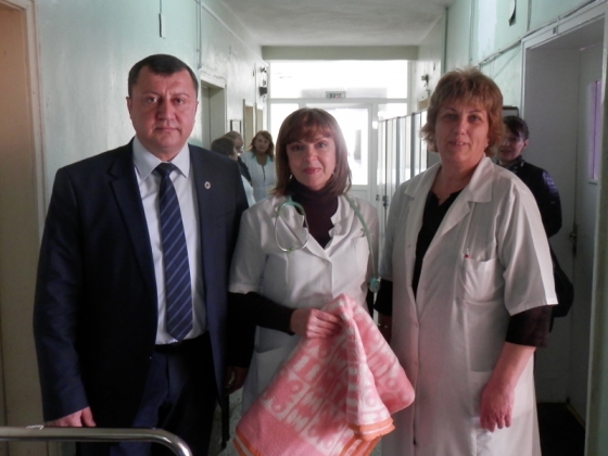 Дарение от 30 одеяла за МБАЛ-Павликени