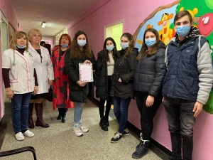 Ученици от ПГАТ &ldquo;Цанко Церковски&rdquo; направиха дарение за Детското отделение в МБАЛ - Павликени