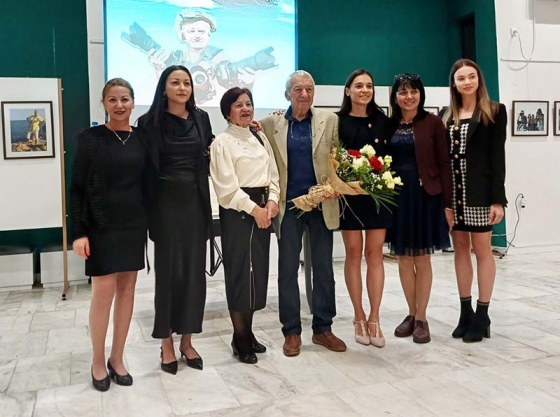 С изложбата &bdquo;Приятели и колеги&ldquo; фотографът Петко Йончев отпразнува своя 80-годишен юбилей