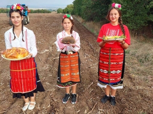 В с. Димча символично дадоха начало на новата стопанска година