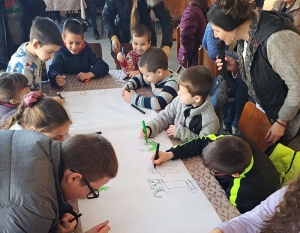 Децата на Патреш изработиха коледно пано