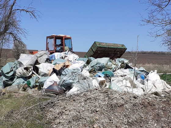 В с. Горна Липница над 30 души почистиха поречието на реката