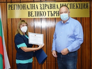 Д-р Пламен Латев е ваксинирал над 2400 души от началото на пандемията