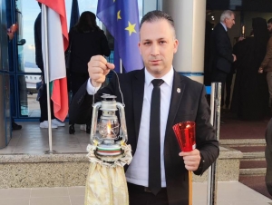 Благодатният огън беше донесен в Павликени от председателя на Общинския съвет Христо Кавалски