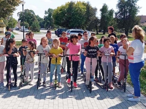 В ОУ &bdquo;Св. Климент Охридски&ldquo; демонстрираха майсторство в управлението на тротинетки