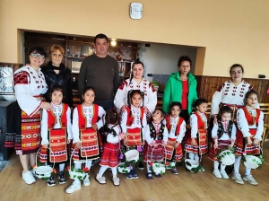 Децата от ДГ &bdquo;Детски свят&ldquo; с. Долна Липница внесоха духа на Лазаровден в четири села