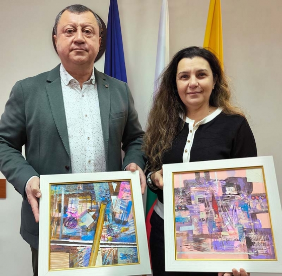 Д-р Колю Бянов отново дари картини за фондовете на ИМ-Павликени