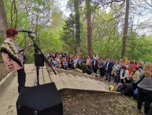Десетки земеделци се поклониха пред паметта на Цанко Церковски