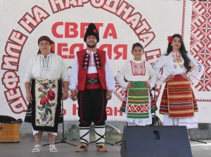 150 души се включиха в дефиле  на народната носия в с. Недан