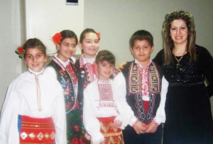 В музикалната работилница на Симомира, Лидия, Валентина и Цветомира в НЧ &bdquo;Братство-1884&rdquo;