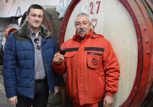Пелин с 26 билки и мъжка ракия предлага избата в Караисен