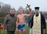 16-годишният Валентин Велев извади богоявленския кръст