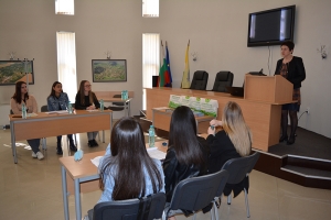 Ученици от СУ "Бачо Киро" организираха дебат за разделното събиране на отпадъци
