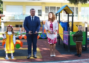 Детска градина &bdquo;Слънце&ldquo; в Павликени се сдоби с най-красивия двор